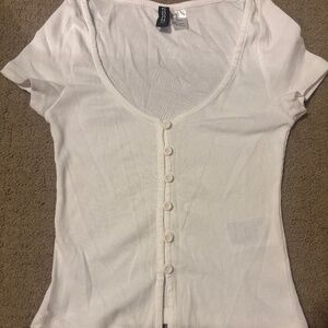 WHITE BUTTON UP SHIRT